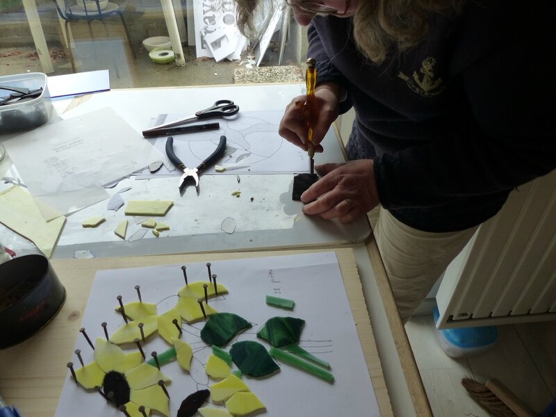 Valérie sur le montage de ses tournesols