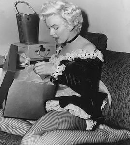 mm_christmas_marilyn_monroe