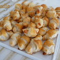 Petits croissants au saumon fumé pour l'apéritif