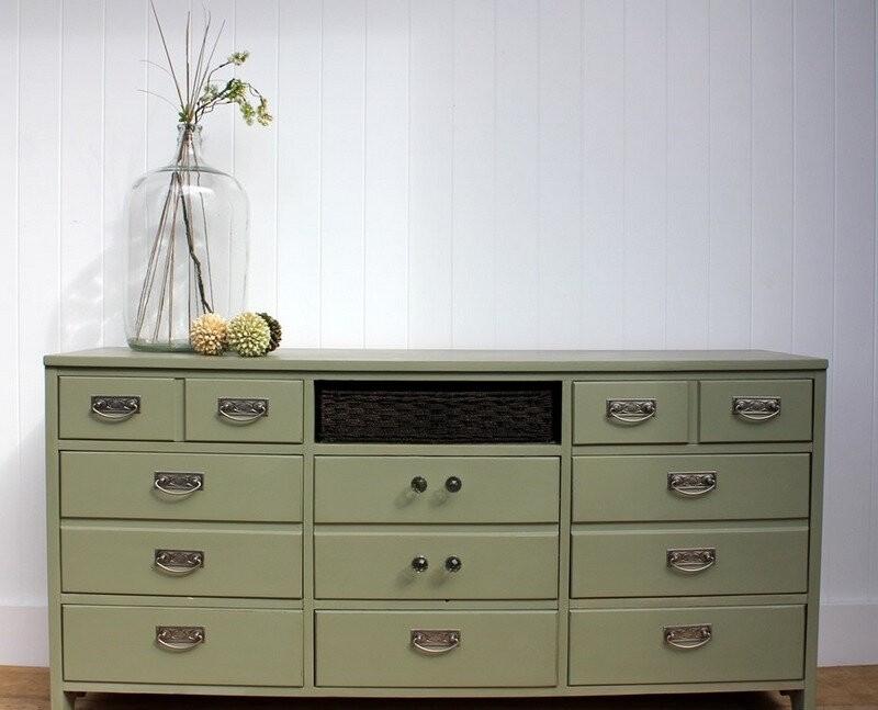 relooker-meuble-commode-vert-olive-Turnstyle-vogue