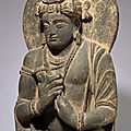 Sculpture de boddhisatva en schiste gris, art gréco-bouddhique du gandhara, iie-iiie siècle 