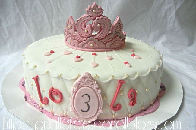 Gateau De Princesse Couronne En Pate A Sucre Prunille Fait Son Show