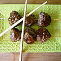 Brochettes de boulettes japonaise par Ale