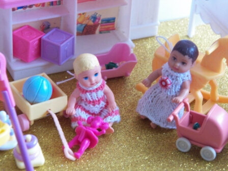 vêtement bébé barbie : une robe au tricot - Barbie et autres poupées  Mannequin de Ninao