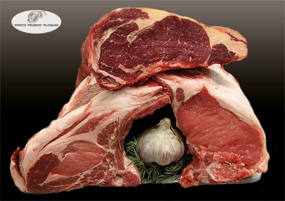 Faux_filet_de_BOEUF_de_race_limousine_sur_une_echine_et_un_filet_de_porc_noir_gascon