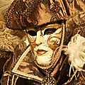 Masque au médaillon