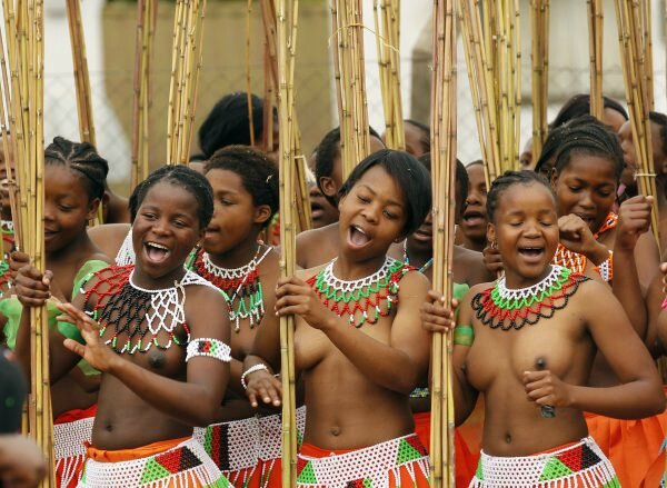 Droits des Femmes: Au Swaziland la danse du roseau qui plie mais ne rompt  pas! - le Kaléidoscope....