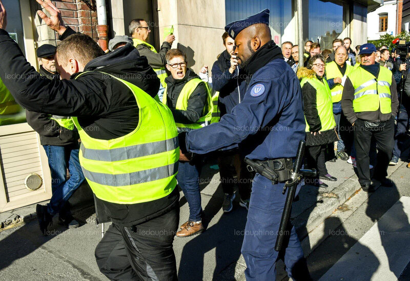 des-manifestations-de-gilets-jaunes-ont-deja-eu-lieu-dans-plusieurs-villes-photo-philippe-huguen-afp-1542261805