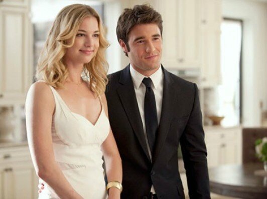 Emily-VanCamp-et-Josh-Bowman-amoureux-dans-la-serie-Revenge-mais-aussi-dans-la-vie_portrait_w532