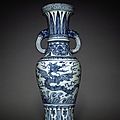 Vase de temple à décor de dragons volant, dynastie qing (1644-1912)