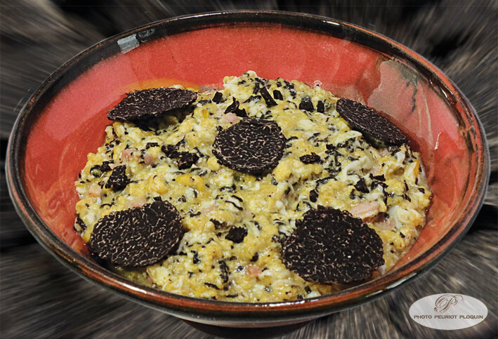 OEUFS_brouilles_aux_TRUFFES_et_lard-fume