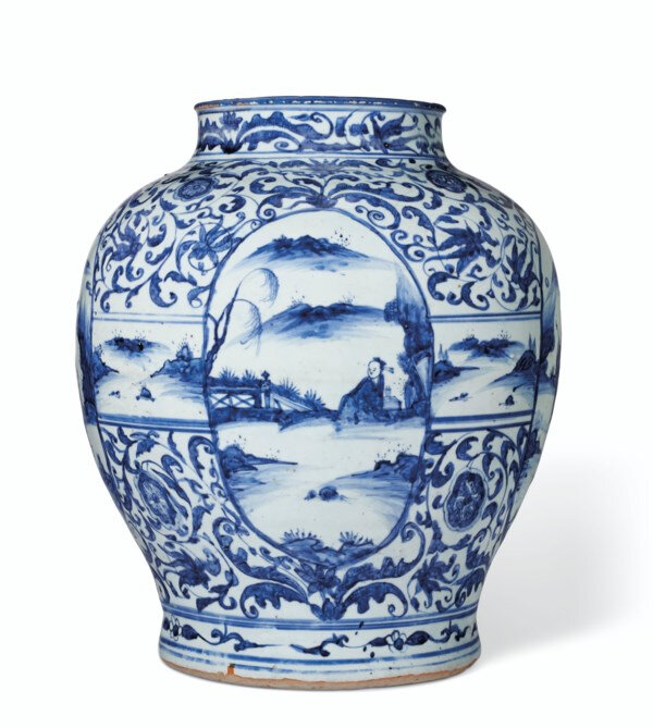 A large blue and white jar, late Ming dynasty, early 17th century