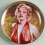 plate_love_marilyn_1998_BradfordExchange_irresistible_in_red