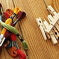 Utiliser des pinces à linges pour tenir du fil
