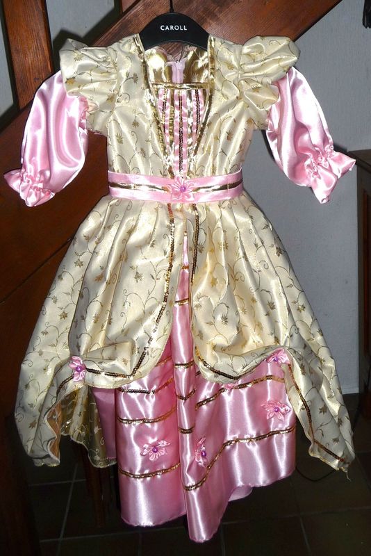 Un Noël De Princesse un déguisement de princesse pour noël - Poupées, couture et autre fil