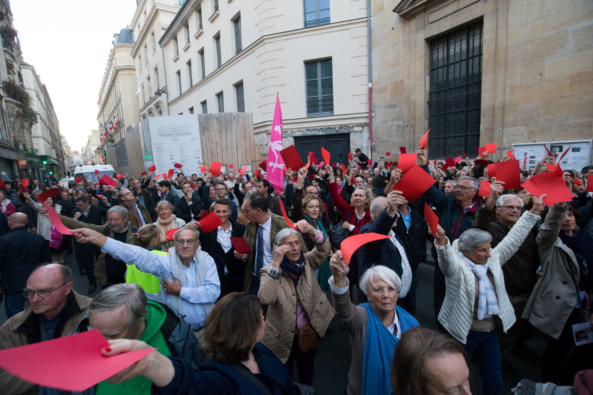 Extension de la PMA : la Manif pour tous défile à Paris. © Michel Stoupak. Mar 25.09.2018.