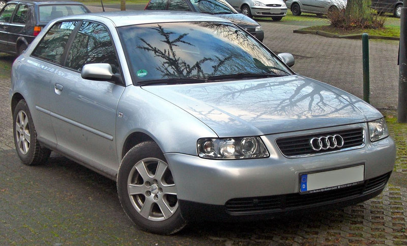 1280px-Audi_A3_I_(Facelift_2000–2003)_front_MJ