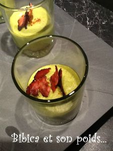 Crème de petits pois au tofu soyeux gros plan 1