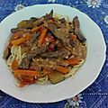 Sauté de boeuf au beurre de cacahouètes et spaghetti