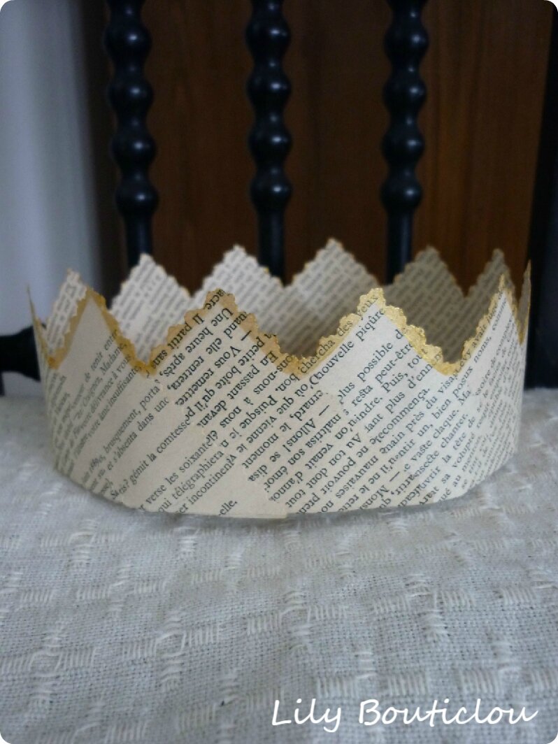 DIY - Préparatifs de Noël: la couronne en vieux papier - Lily Bouticlou