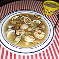 Soupe de fruits de mer et légumes variés