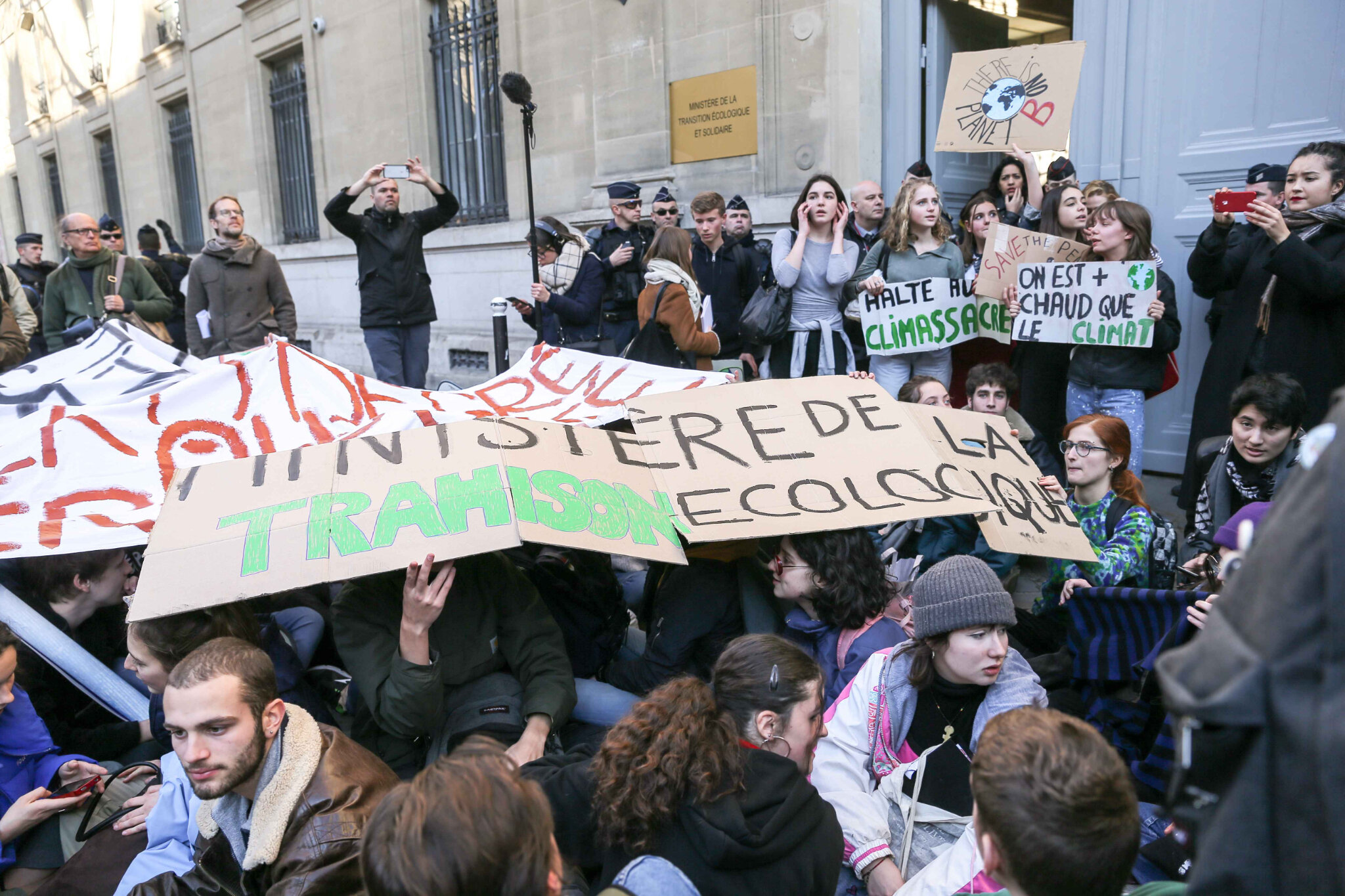 Timide début de mobilisation des jeunes pour le climat à Paris. © Michel Stoupak. Ven 15.02.2019, 14h16m52.