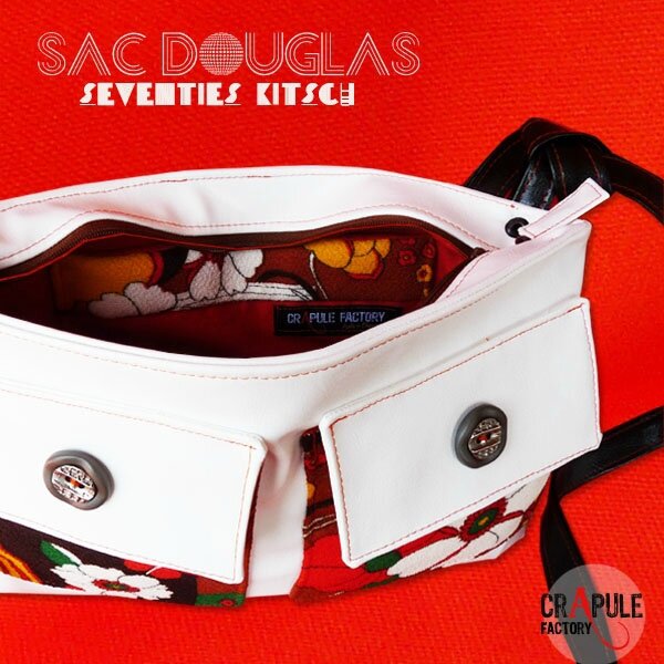 sac-a-main-de-createur-douglas-original-kitsch-decale-simili-cuir-blanc-fleurs-seventies-et-bouton44