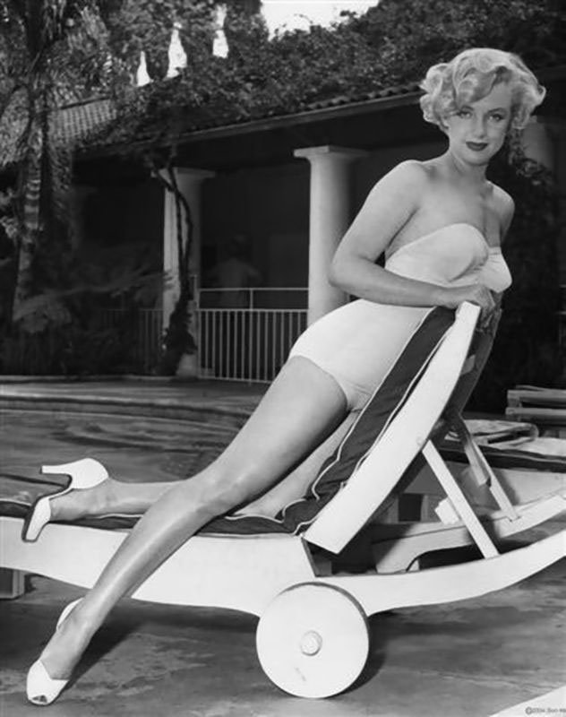 1951-04-MM_in_white_swimsuit1-hotel_bel_air-020-1