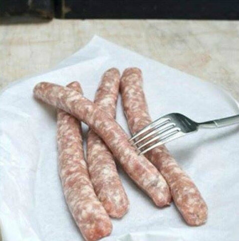 Recette de saucisses fraîches aux herbes et poivre - Tom Press