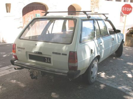Peugeot305GLbkar1