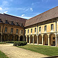 cloître de l'abbaye de Cluny