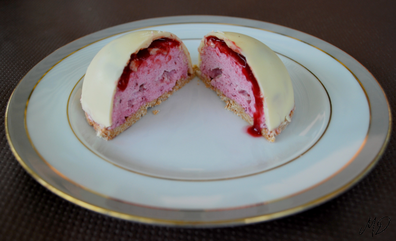 Dome Chocolat Blanc Mousse Fruits Rouges Coulis De Framboises Et Croustillant Douceurs Sucrees Dome Chocolat Blanc Mousse Fruits Rouges Coulis De Framboises Et Croustillant Douceurs Sucrees