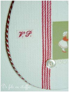 Oeuf n°2 détail monogramme rouge