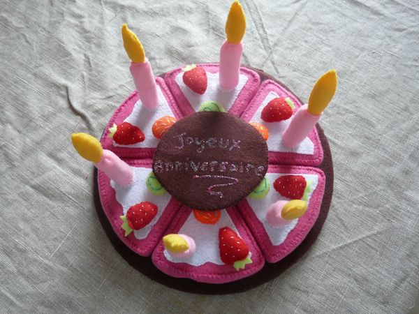 Tuto : Des gâteaux d'anniversaire en carton pour la dinette