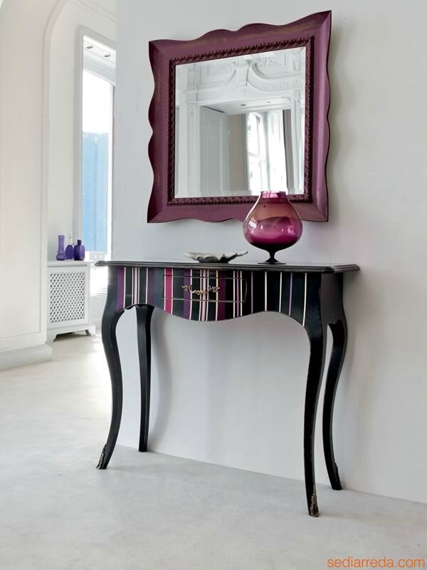 hires-crile-decor-1454-console-classique-en-bois-vielli-laque-noir-avec-decoration-raye-prune-noir-avec-miroir-marte-4956