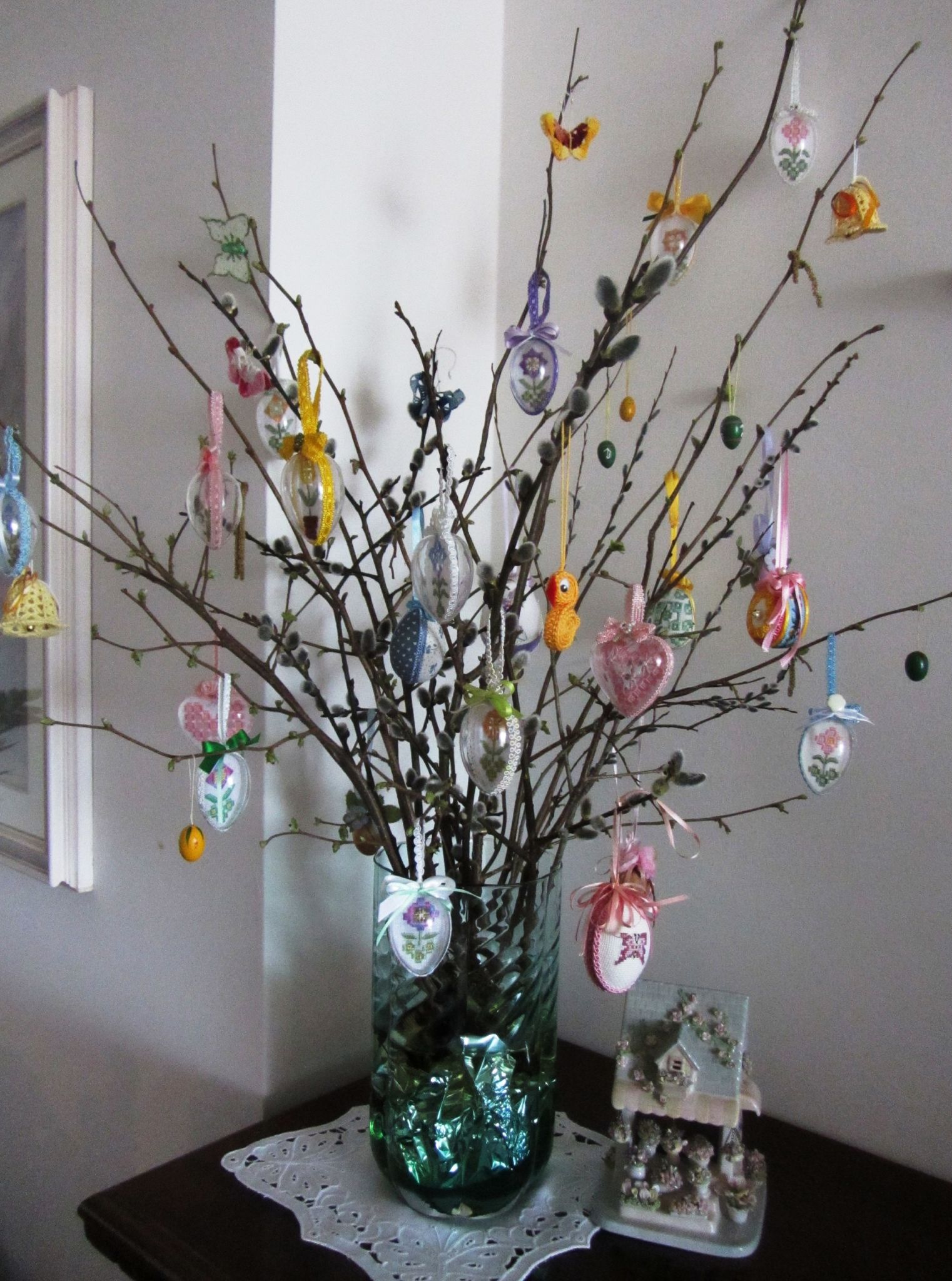 L'albero di Pasqua Da qualche anno ha preso piede - Ricamiamo insieme con  Rosanna