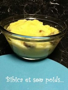 Pudding vanille à la semoule pommes-raisins face