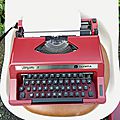 machine à écrire rouge prune vintage