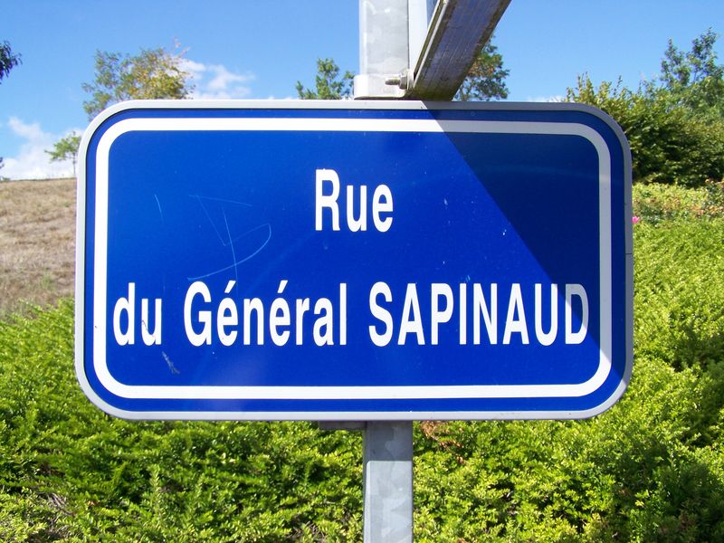 Saint-Laurent-sur-Sèvre (85), rue du Général Sapinaud