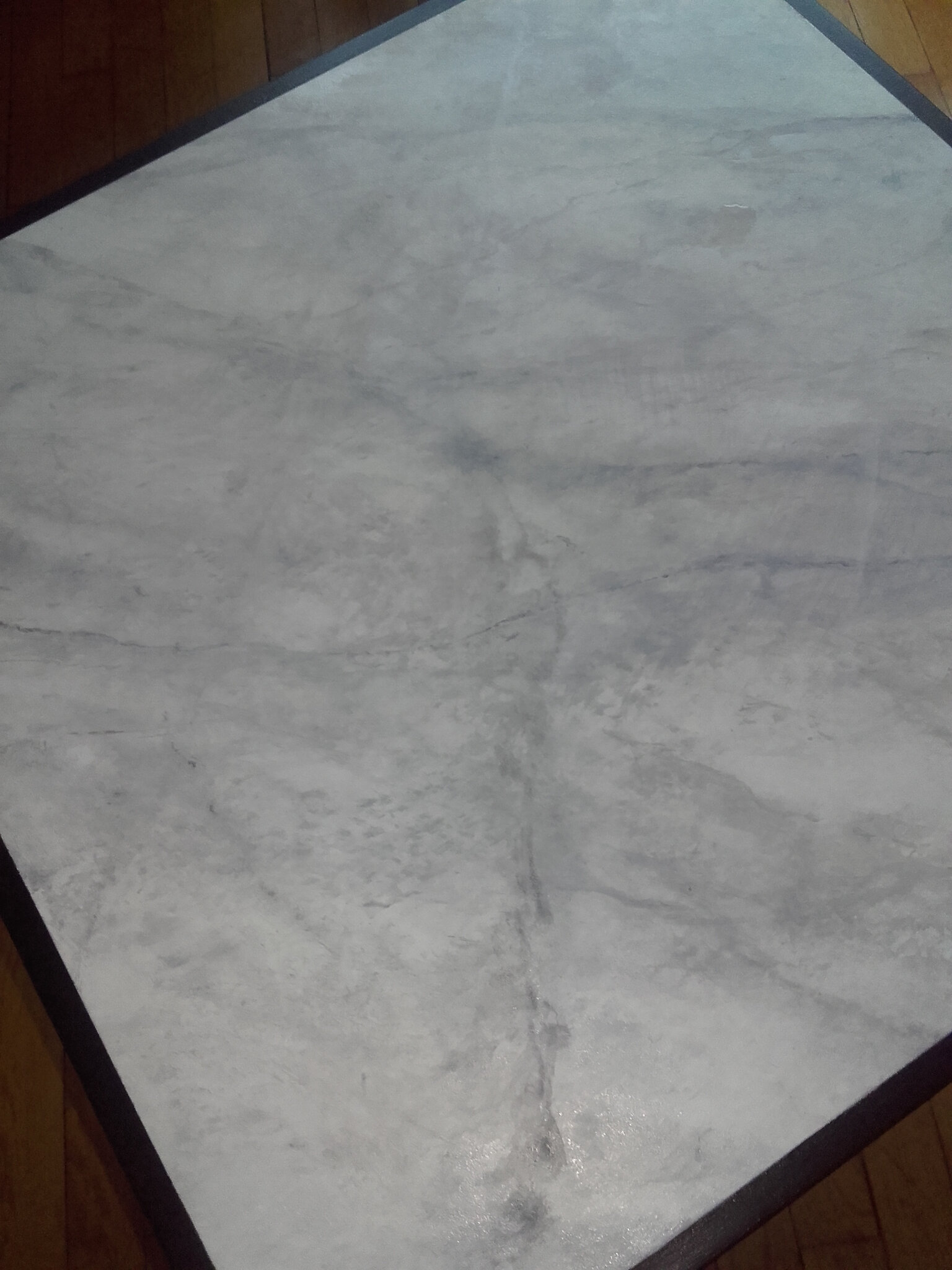 Table basse - Plateau marbre blanc veiné
