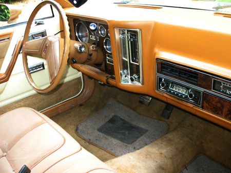 OldmobileOmegaSedan1981int1