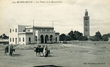 18_MARRAKECH_La_poste_et_la_Koutoubia