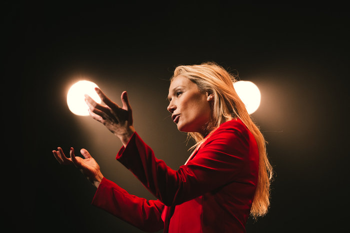 Prochain spectacle au CAC : L'humoriste Caroline Vigneaux le mardi 14 décembre à 20h45 
