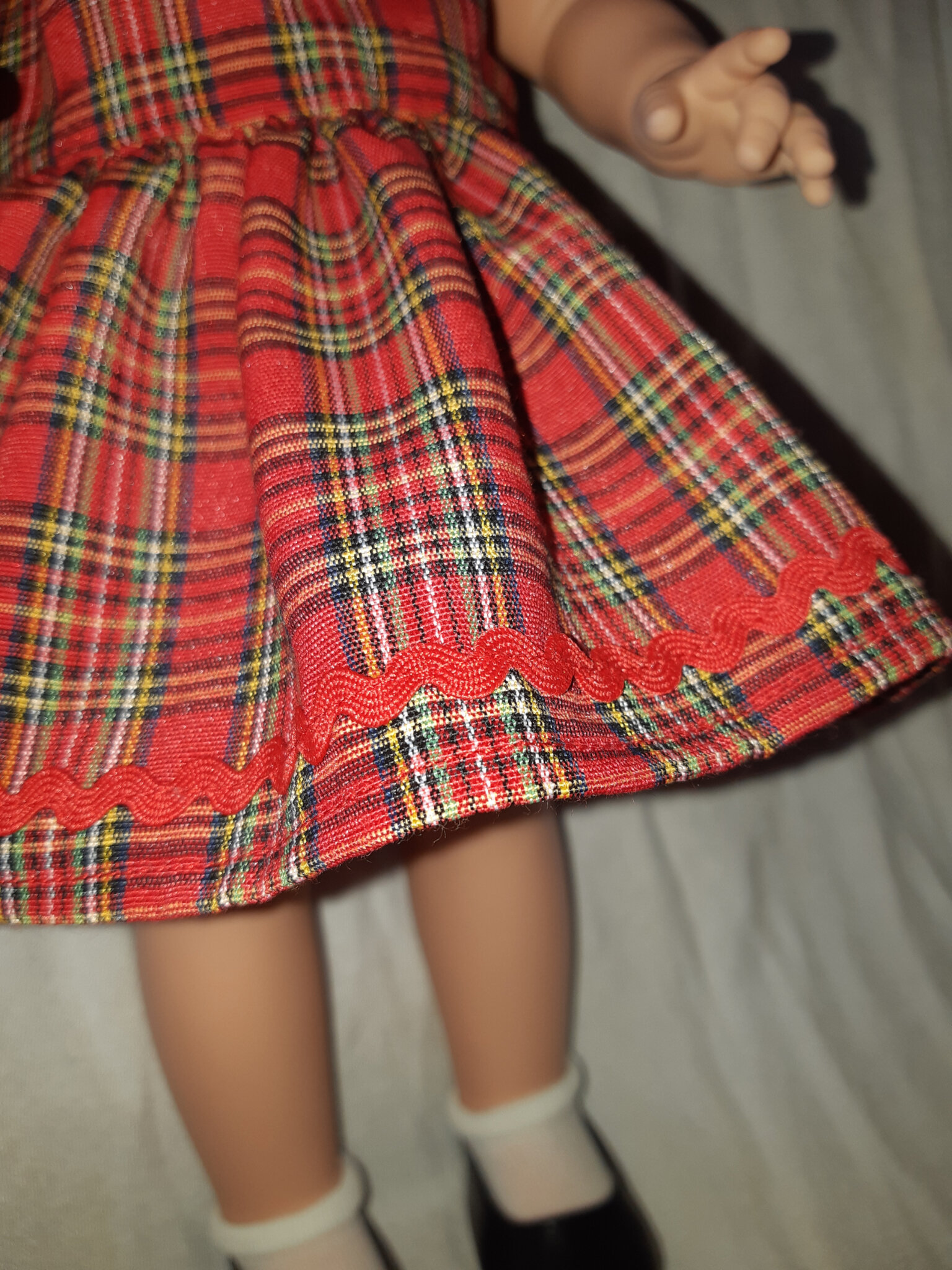 Vêtements de poupées : une robe chic-et-sage - Poupées, couture et