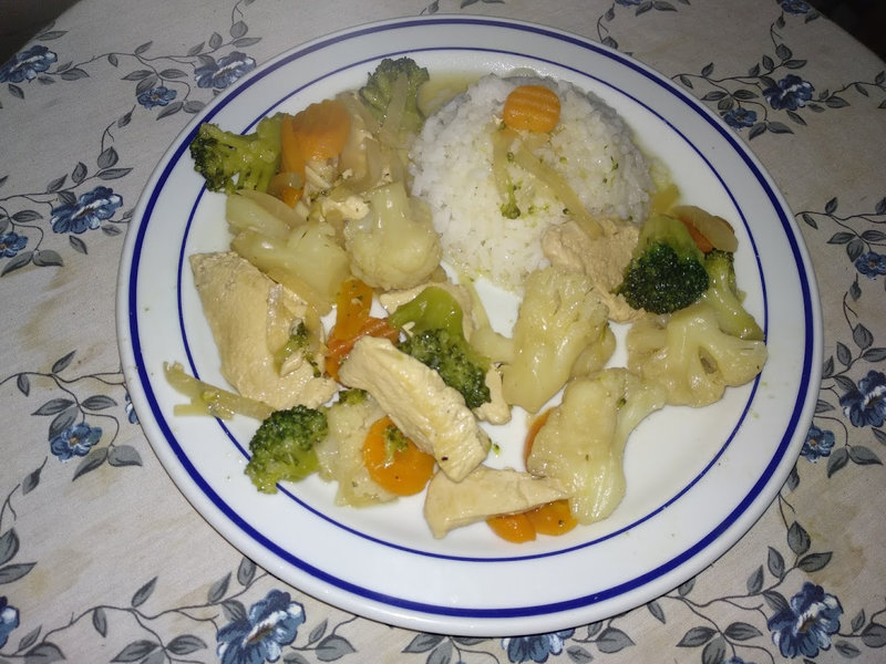 Wok de poulet au chou-fleur et au brocoli