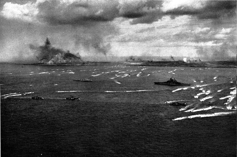 USS_Tennessee_(BB-43)_and_invasion_fleet_off_Iwo_Jima_1945