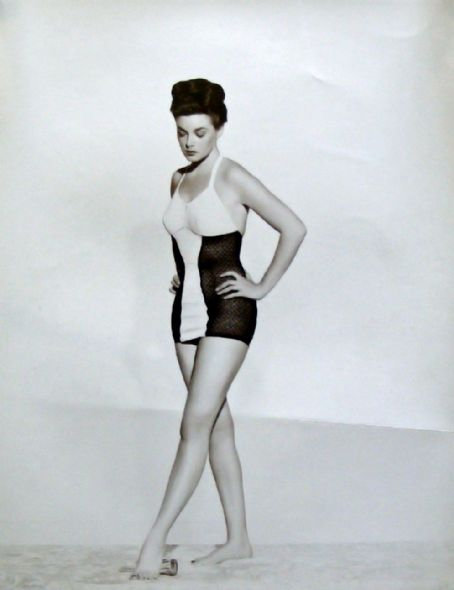 swimsuit-bicolore_1_piece-same_MM-1940s-Marguerite_Chapman-2