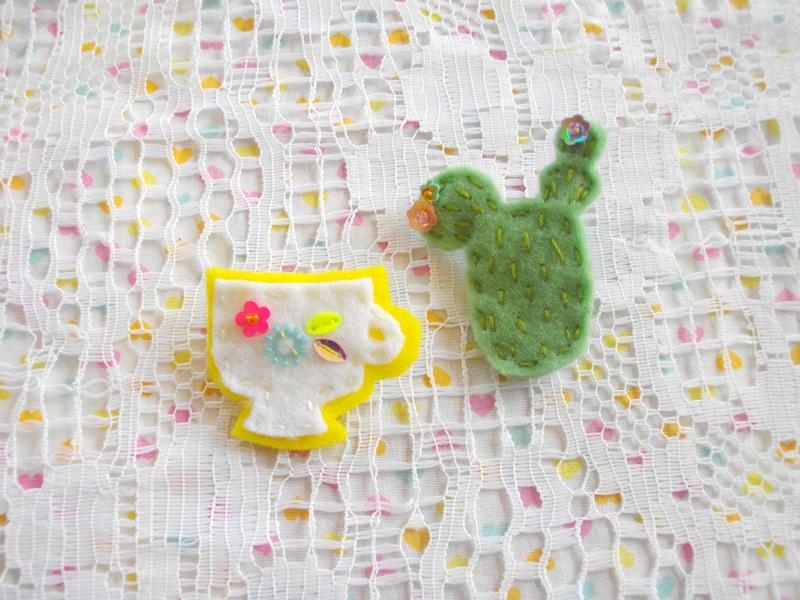 broche-tasse-paillettes-sequins-cactus-feutrine