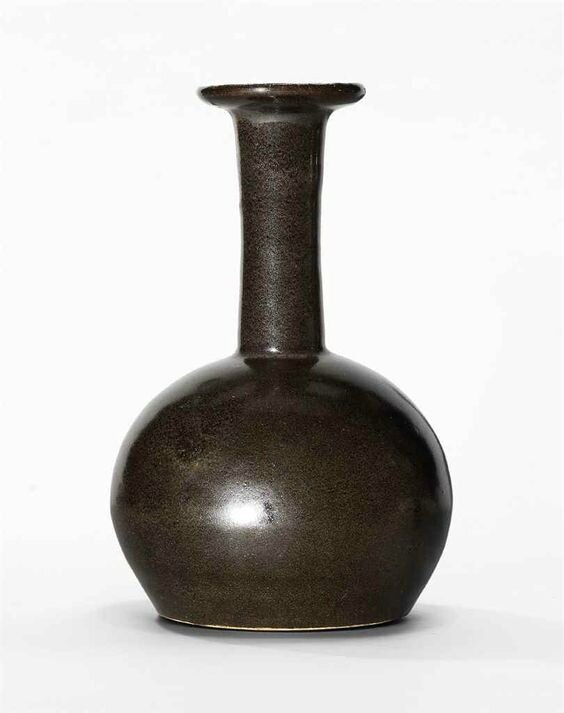 A Cizhou black-glazed bottle vase, Yuan dynasty (1279-1368)