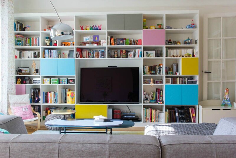 1850706-un-meuble-tele-tres-colore[1]